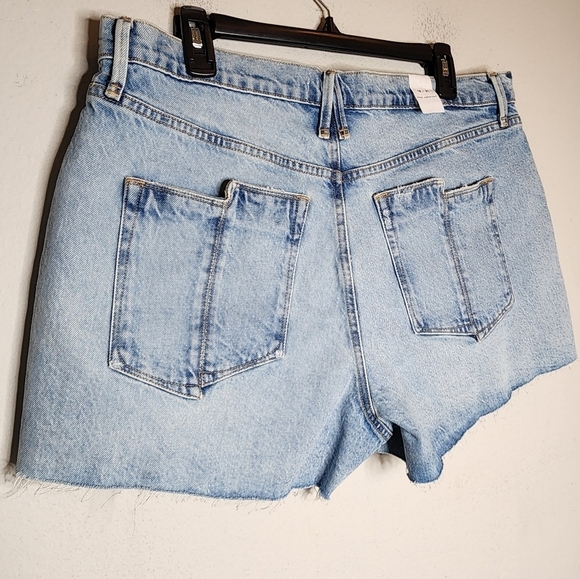 NWT Good American '90s High Waist Denim Shorts. Women's size 12. - Picture 12 of 16
